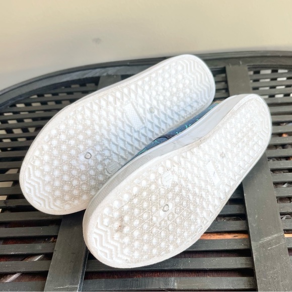 Denim Dinosaur Print Shoe Shox - NWOT - tried on inside only - Picture 11 of 11